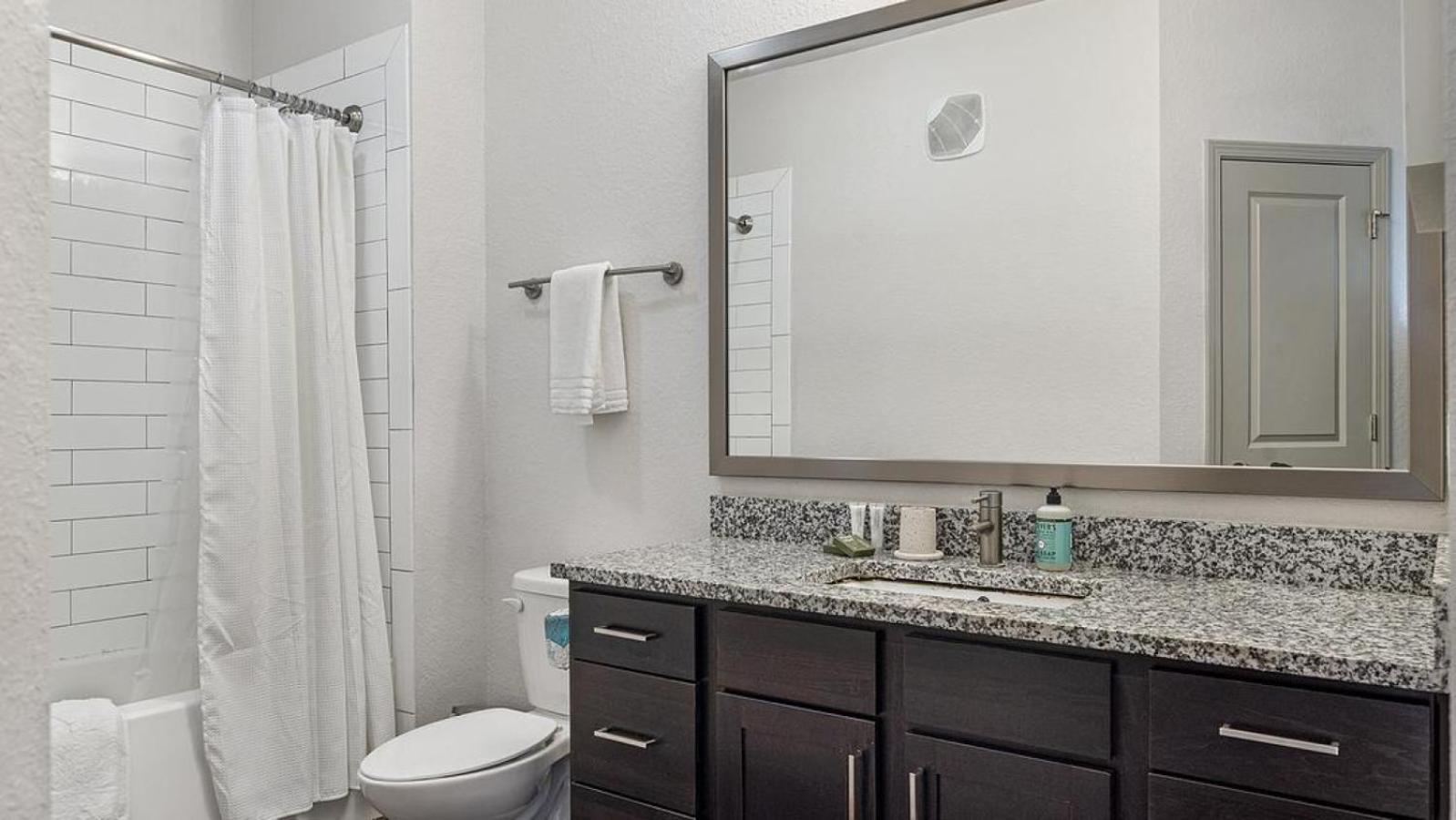 Landing At Center 301 - 2 Bedrooms In Belton Luaran gambar